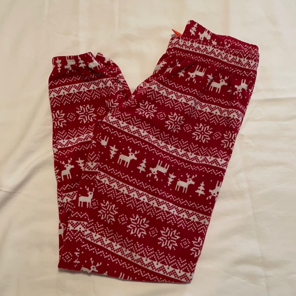 Joe Fresh Girls Pajama set 
with Reindeer & snowflakes! Size  xl or 14.